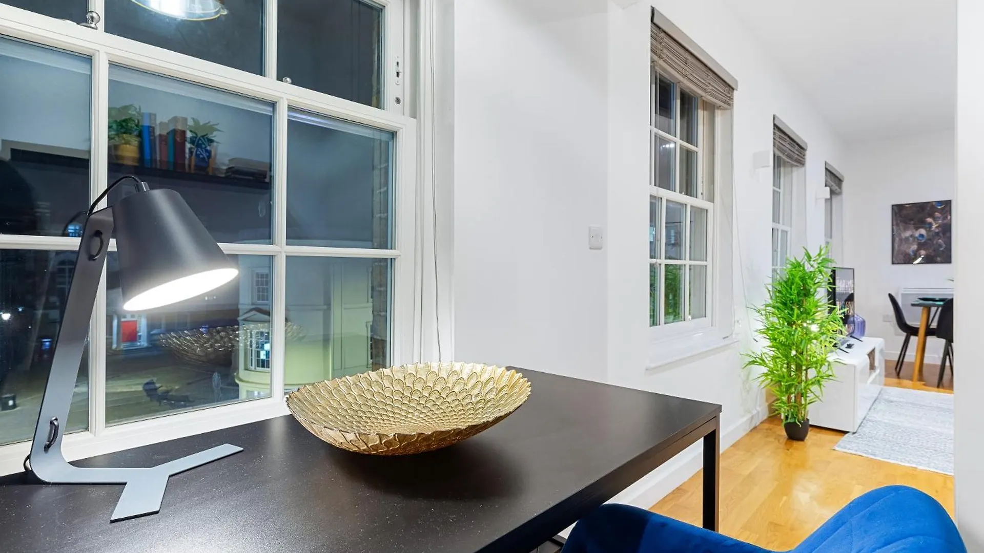 Modern One Bed Apartment - Sleeps 3 - Near Heathrow, Windsor Castle, Thorpe Park - Staines London Tw18 0*, Staines-upon-Thames United Kingdom