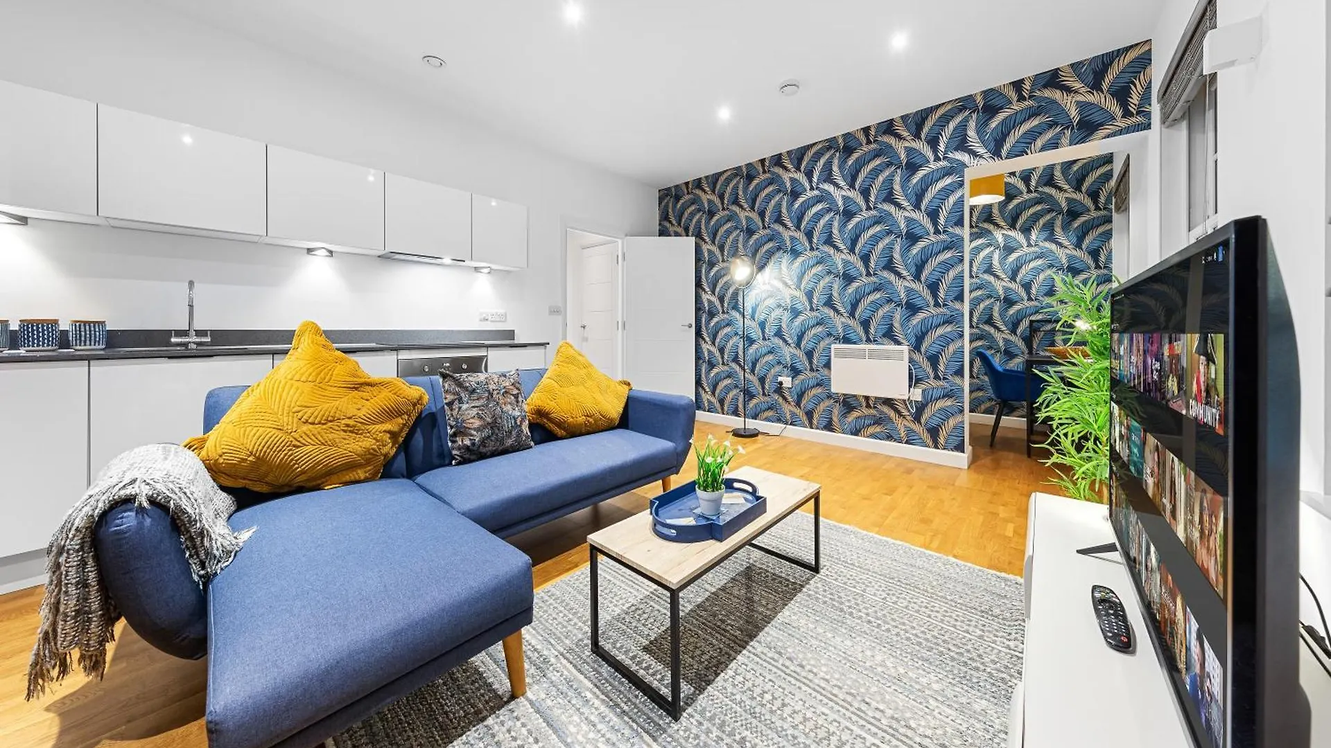 Modern One Bed Apartment - Sleeps 3 - Near Heathrow, Windsor Castle, Thorpe Park - Staines London Tw18 0*, Staines-upon-Thames United Kingdom