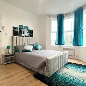 https://cosy-private-room-in-london.cambridgehotelsuk.com